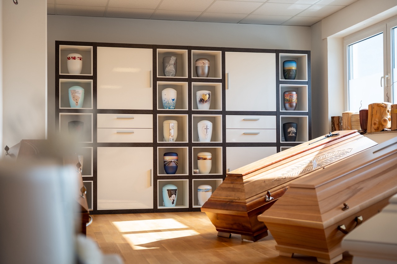 Ausstellung bei Bestattungen Landrichinger